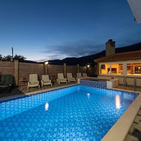 Holiday Home Chester With Heated Pool Kaštela Exteriör bild