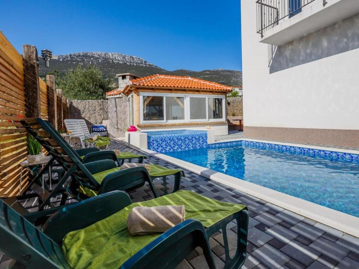 Holiday Home Chester With Heated Pool Kaštela Exteriör bild