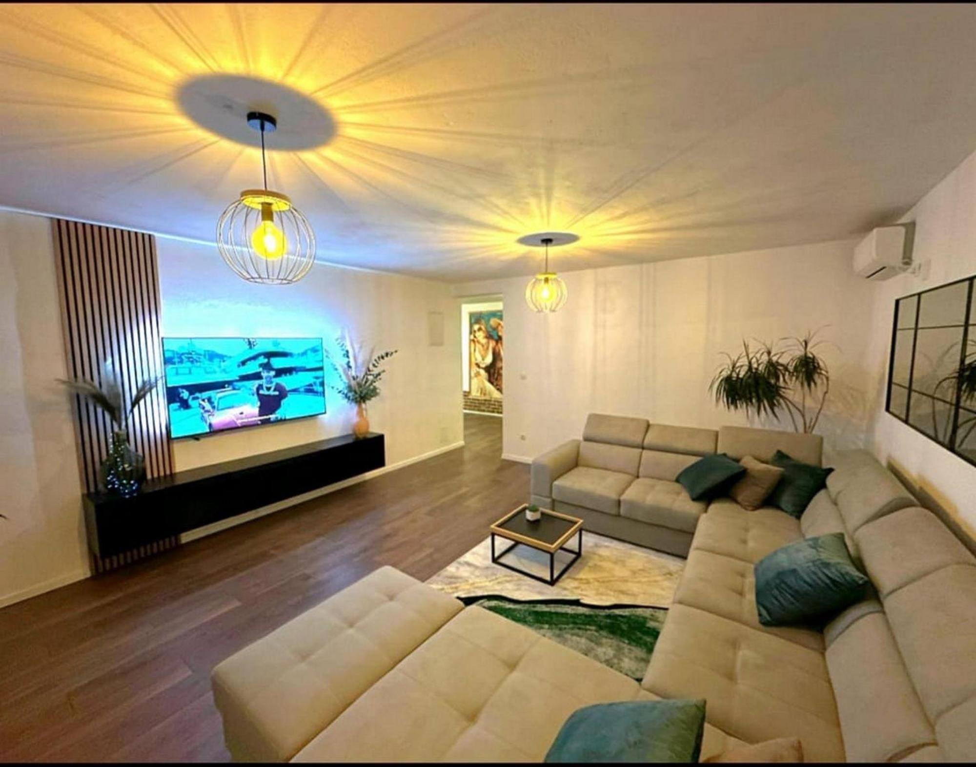 Holiday Home Chester With Heated Pool Kaštela Exteriör bild
