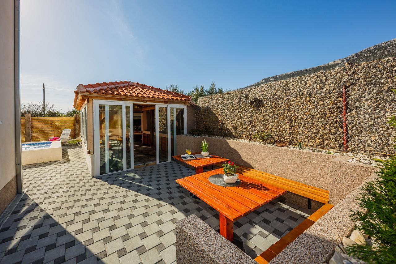 Holiday Home Chester With Heated Pool Kaštela Exteriör bild